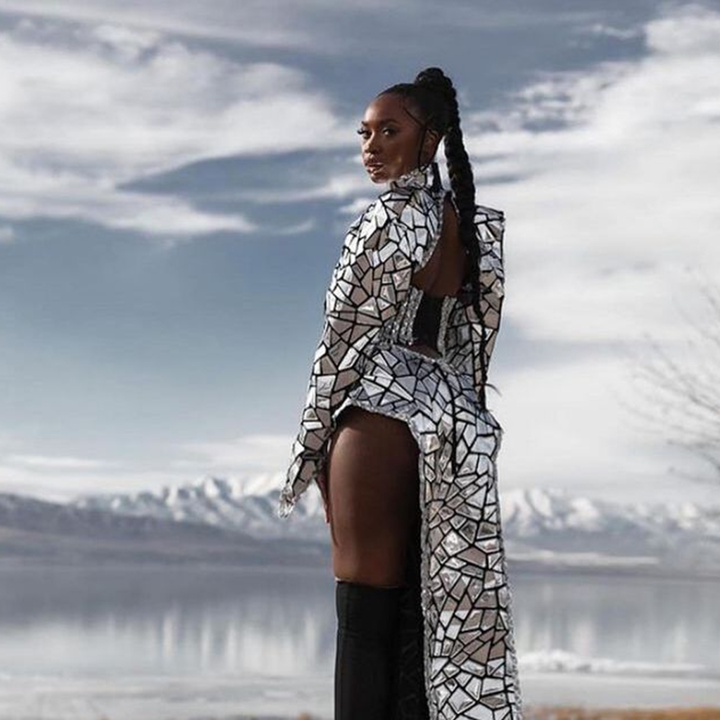 Vestido de lentejuelas plateadas con espalda descubierta para mujer, traje reflectante con abertura alta para actuación de cantante bailarina en club nocturno