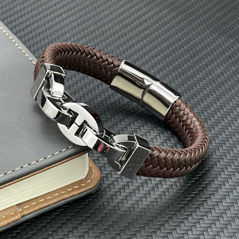 Nuovi uomini di lusso bracciale polsino gioielli in acciaio inossidabile bracciale ad incastro nero bracciale in vera pelle braccialetti con chiusura magnetica