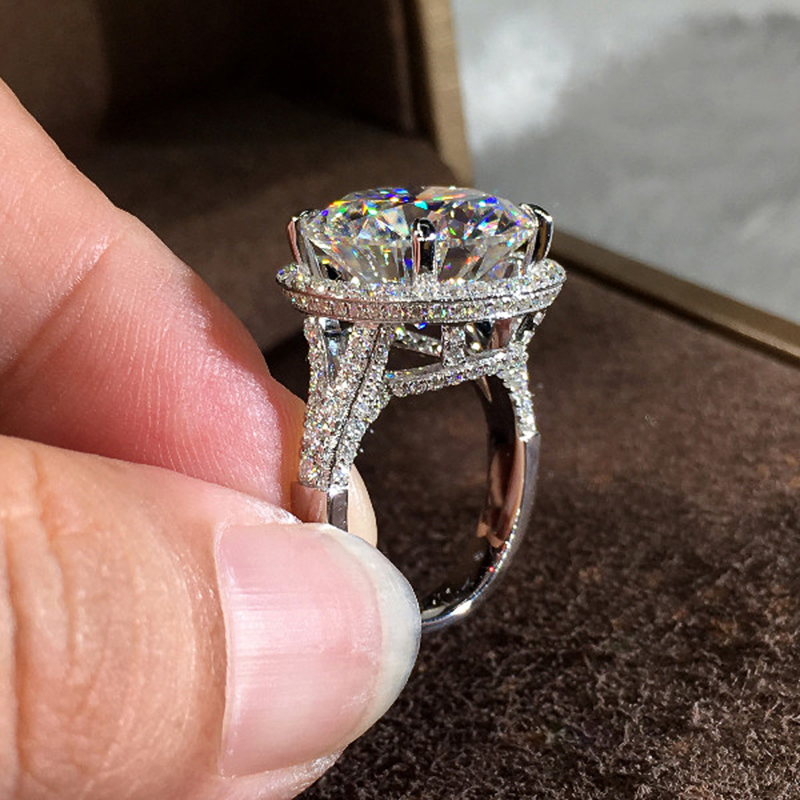 Huitan Luxury 10MM Round Cubic Zirconia Stone Rings donna cerimonia di nozze proposta anelli di fidanzamento stile senza tempo gioielli per l'eternità