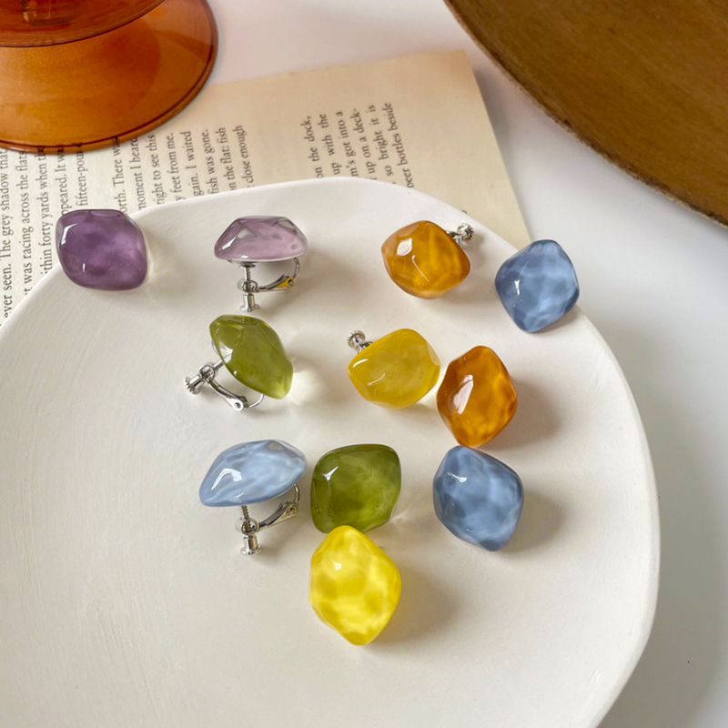 Pendientes de Clip de cristal de diamante Irregular Retro para mujer, Clips de oreja de ondulación de Color caramelo Simple, nueva personalidad, 2021