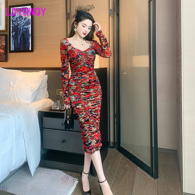 Robe en velours plissée imprimée à col en V pour femme, coupe basse, hanche, nouveau style féminin, automne et hiver 2021