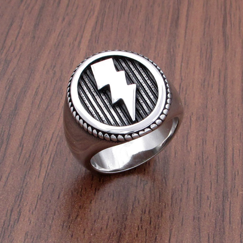 Cincin pria Punk 316L, perhiasan cincin pola petir antik Signet bulat geometris baja tahan karat untuk hadiah