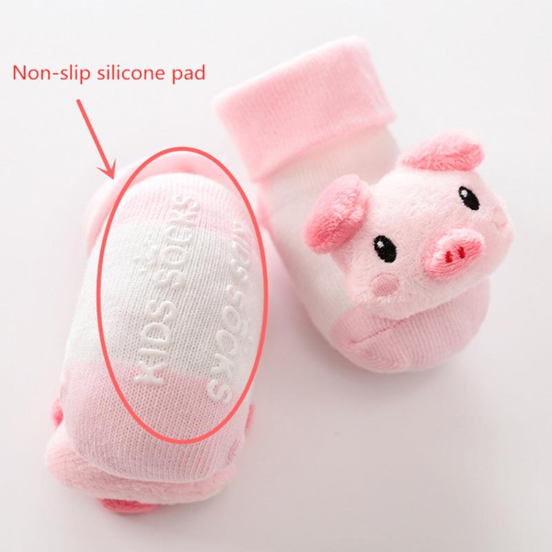 Kaus Kaki Bayi Antiselip Kartun Sepatu Bayi Baru Lahir Kerincingan Lucu Musim Gugur Lantai Pejalan Kaki Pertama Boneka Katun Kaus Kaki Hangat