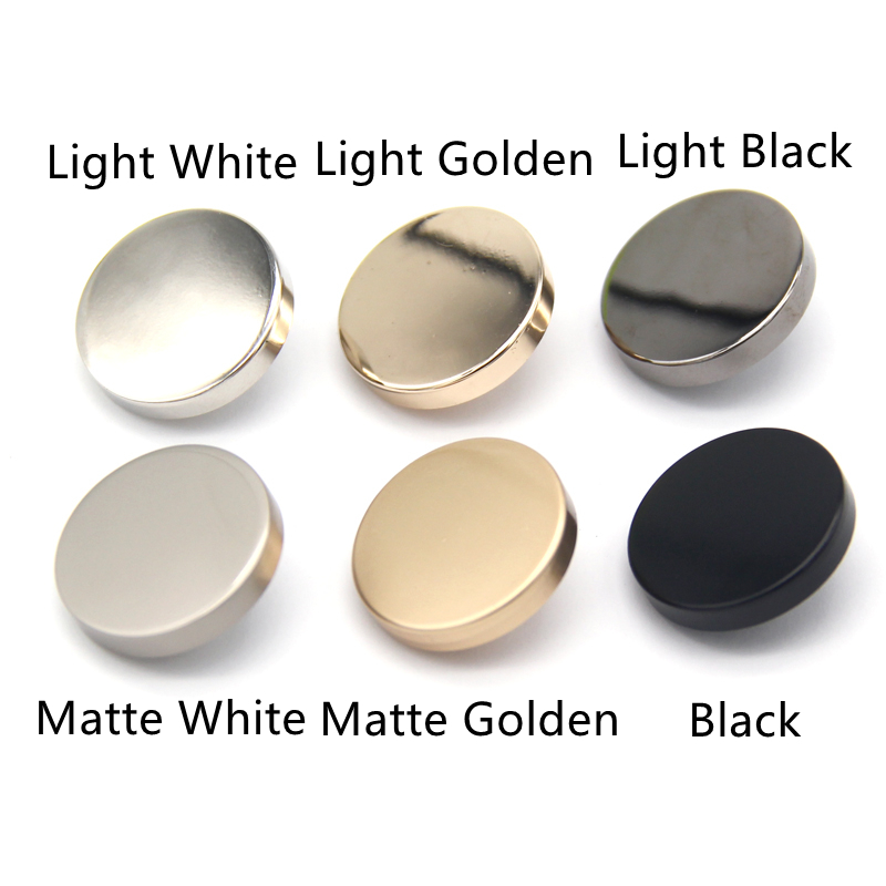 HENGC Pequeños botones redondos planos de metal dorado para ropa Suéteres de ropa Pantalones Chaqueta Traje Abrigo Jeans Hecho a mano Decorativo DIY Artesanía Calidad Accesorios de costura al por mayor