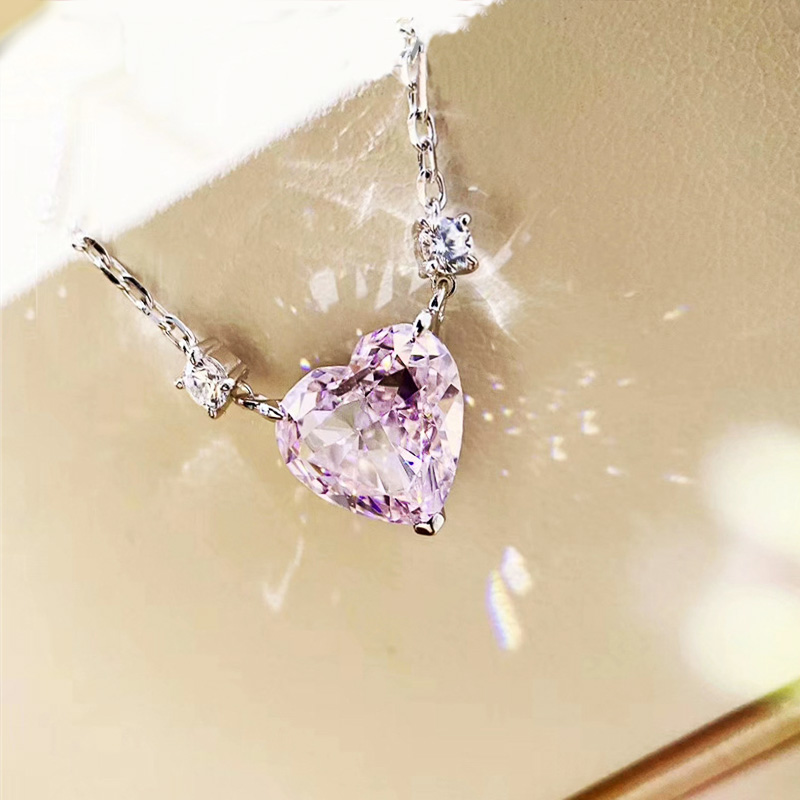 Huitan Fresh Bright Cubic Zirconia Love Pendant Necklace Exquisit Engagement Necklace for Women Delicate Gift 2021 Trend Jewelry