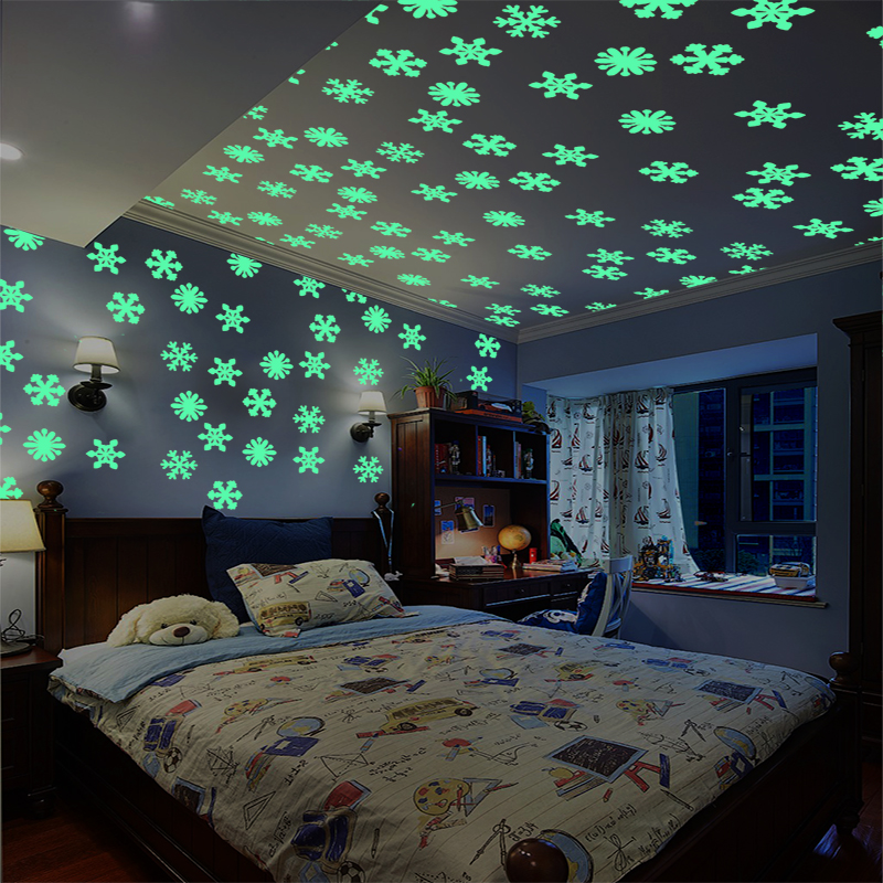 50 Uds. Adhesivo luminoso de pared con forma de copo de nieve que brilla en la oscuridad, pegatinas navideñas coloridas para habitación de bebé y dormitorio, decoración del hogar