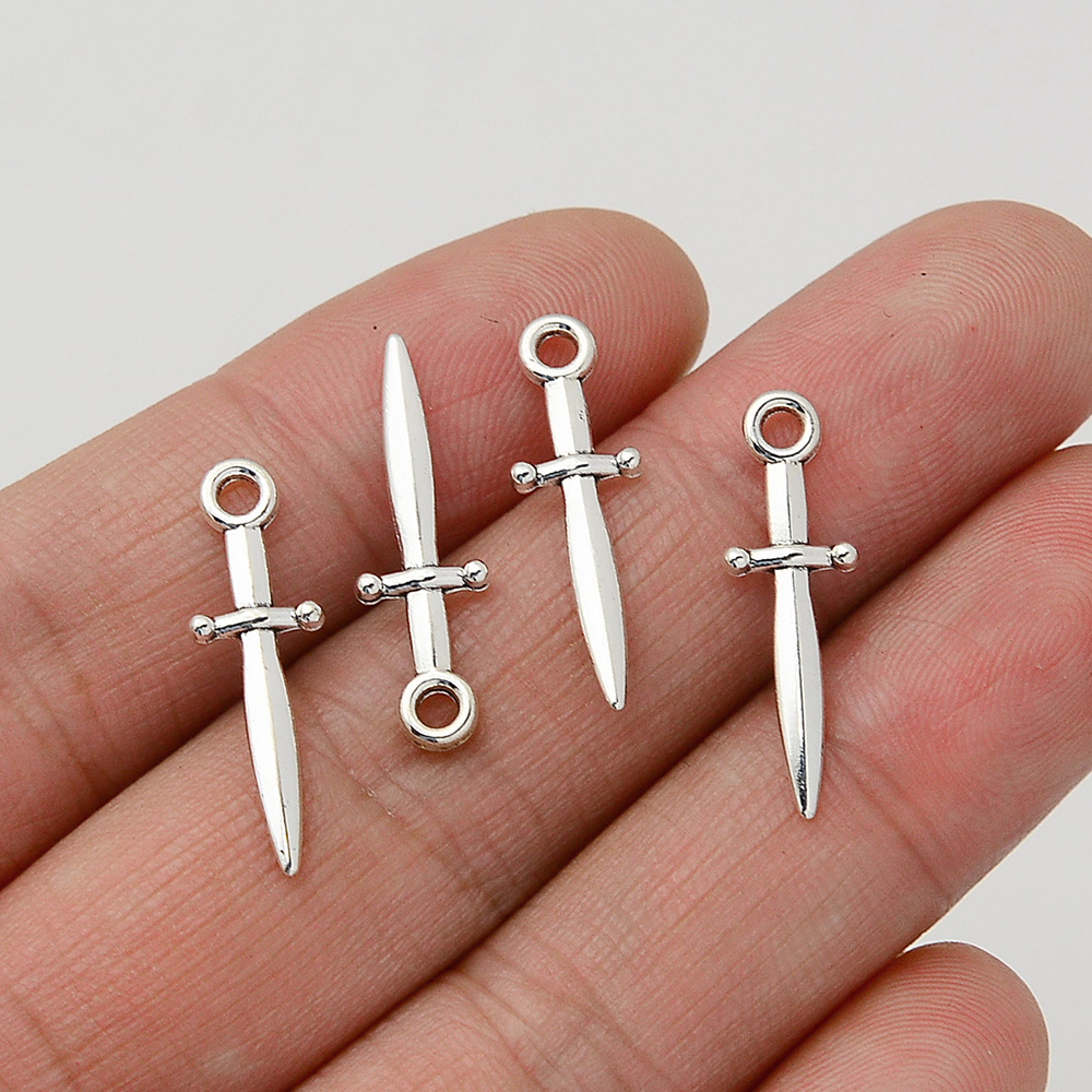 80 unids/lote 23x7mm Mini espada encantos cuchillo gótico Halloween colgantes para collares Diy joyería hacer hallazgos Accesorios