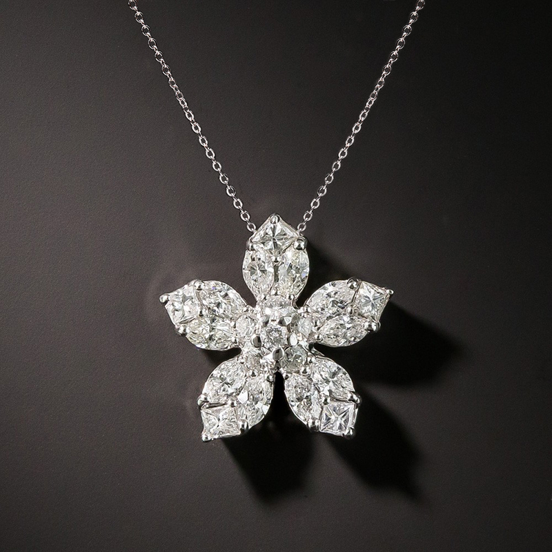 Huitan Chic Crystal Flower Pendant Necklace Women Romantic Wedding Accessories Brilliant Cubic Zirconia Trendy Jewelry Wholesale