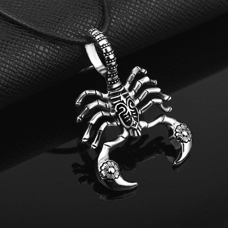 Retro punk masculino colar escorpião rei corda clavícula longa corrente charme pingentes colar para presentes masculinos ouro/prata cor jóias