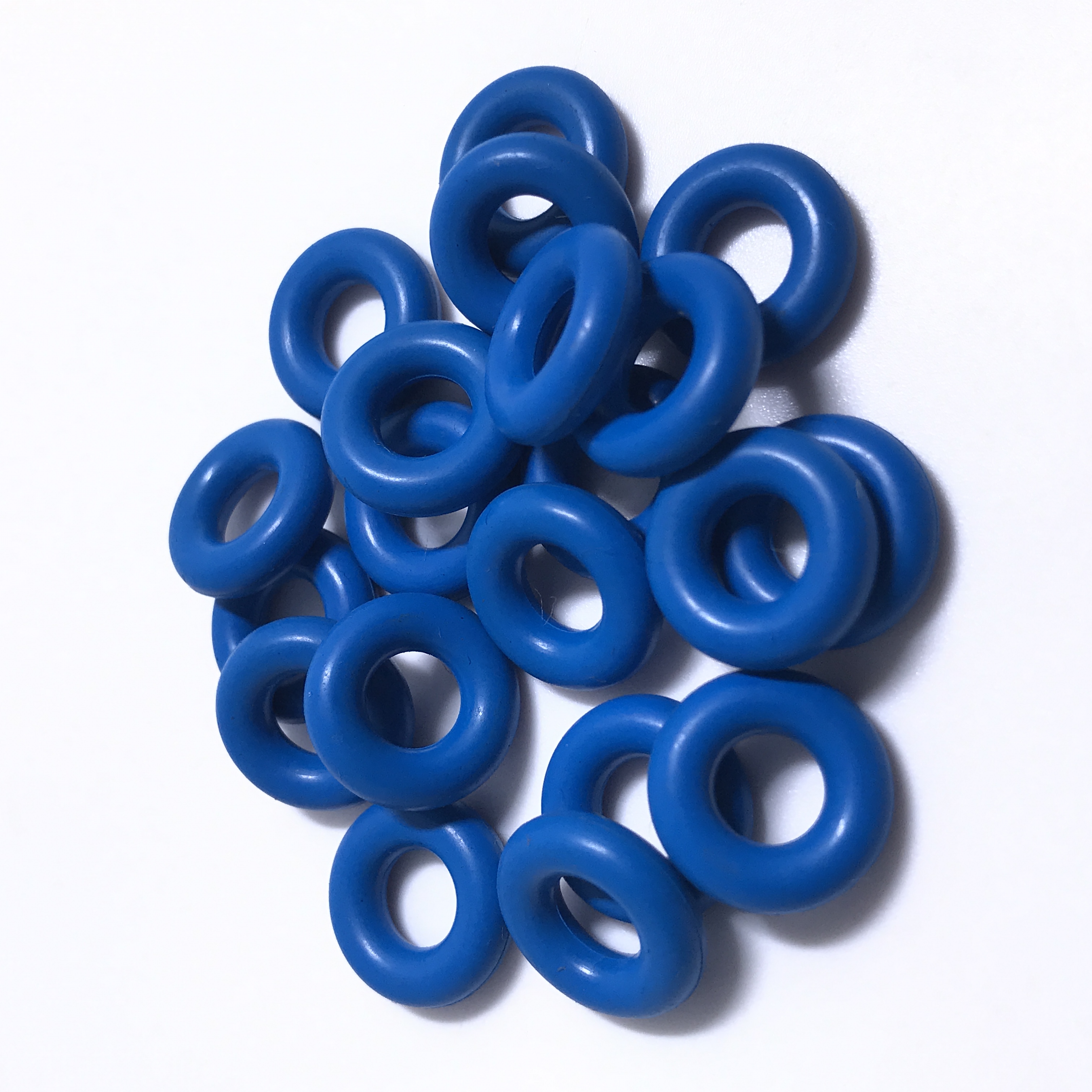 100 PCS Zestawy naprawcze wtryskiwaczy paliwa Gumowa uszczelka ORing Gumowa uszczelka 21004 ROZMIAR: 6,1 * 3,7 MM