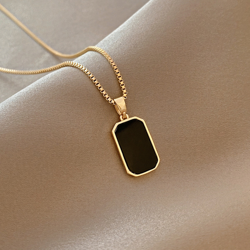 DIEYURO 316L สแตนเลส Minimalist จี้รูปสี่เหลี่ยมผืนผ้าเกาหลีสีดําอีพ็อกซี่ผู้หญิงสร้อยคอยาวประณีตเครื่องประดับของขวัญ