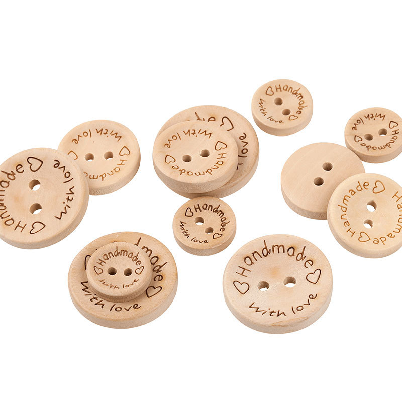 50 Uds. Botones de madera Natural de 2 agujeros hechos a mano con botón de madera de amor para manualidades de álbum de recortes DIY accesorios de costura de ropa de bebé