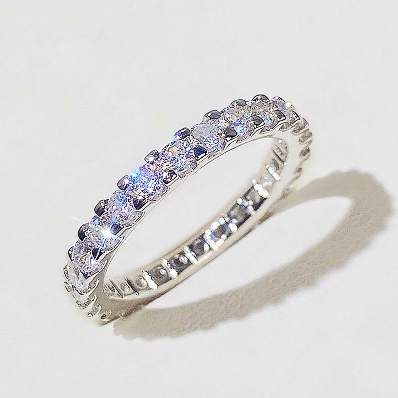Huitan cincin janji Bling wanita, dengan CZ bulat kunci rendah halus perhiasan trendi warna perak