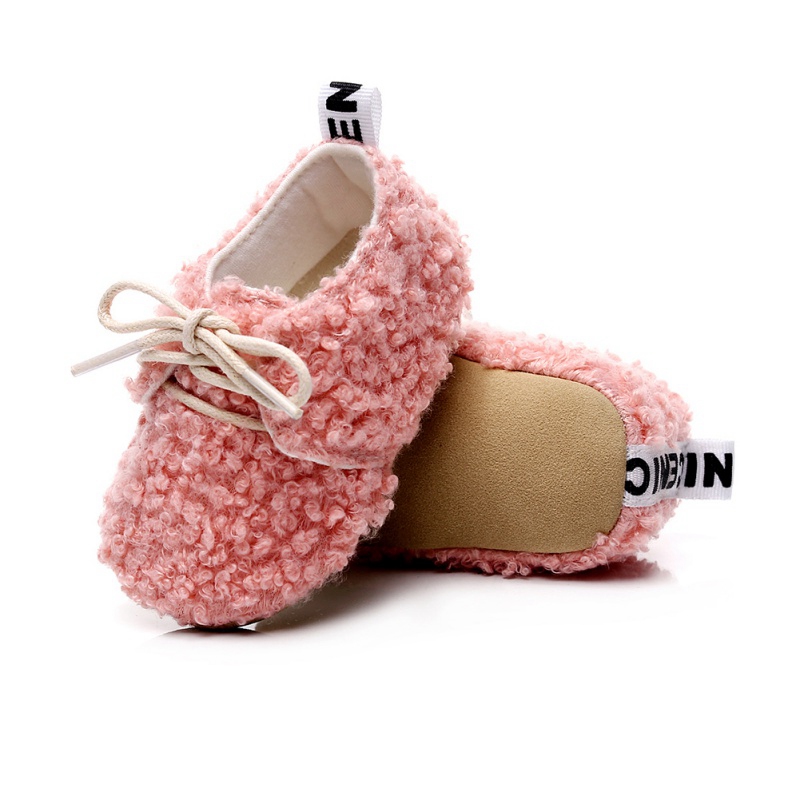 Botas curtas infantis de veludo e com cadarço, sapatos de algodão com sola macia para bebês de 0 a 24 meses para outono e inverno