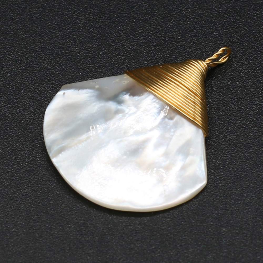 Pendentif en coquillage naturel pour femme, motif exquis, coquillages en forme de secteur, breloques pour bricolage exécutif, collier de bijoux, taille 24x30mm