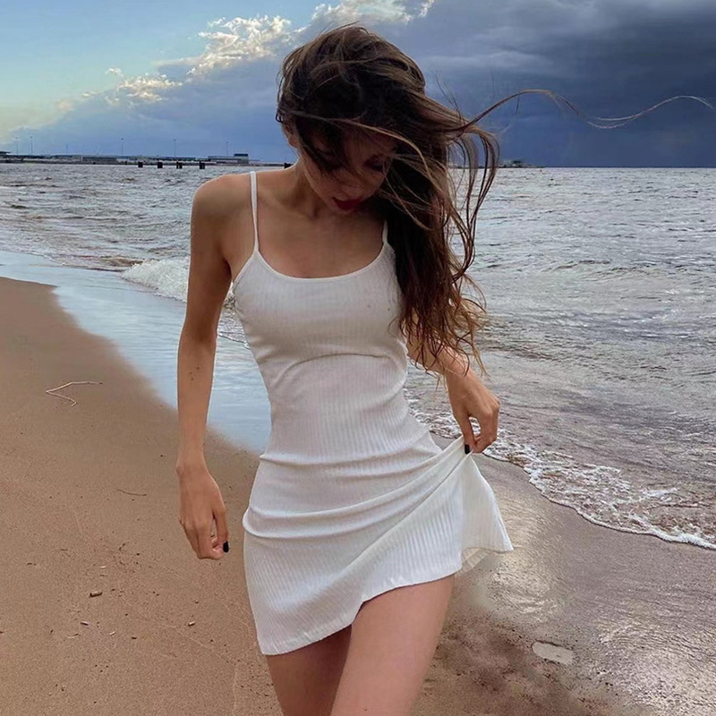 เดรสสั้นเข้ารูปสำหรับผู้หญิงใส่ในฤดูร้อนเดรสสายเดี่ยวแขนกุดมีโครงแนบเนื้อกระเป๋าเป้สะพายหลังเดรสวันหยุดชายหาดสีทึบ