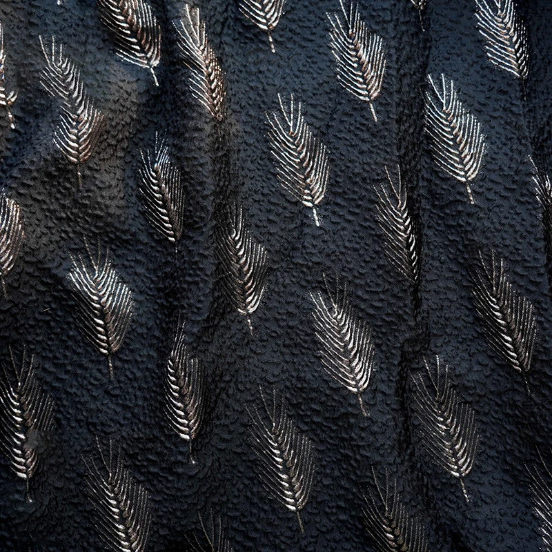 Tissu Jacquard légèrement transparent pour femme, tissu à coudre décoratif, motifs de plumes dorées, robe, chemise, sac, instituts