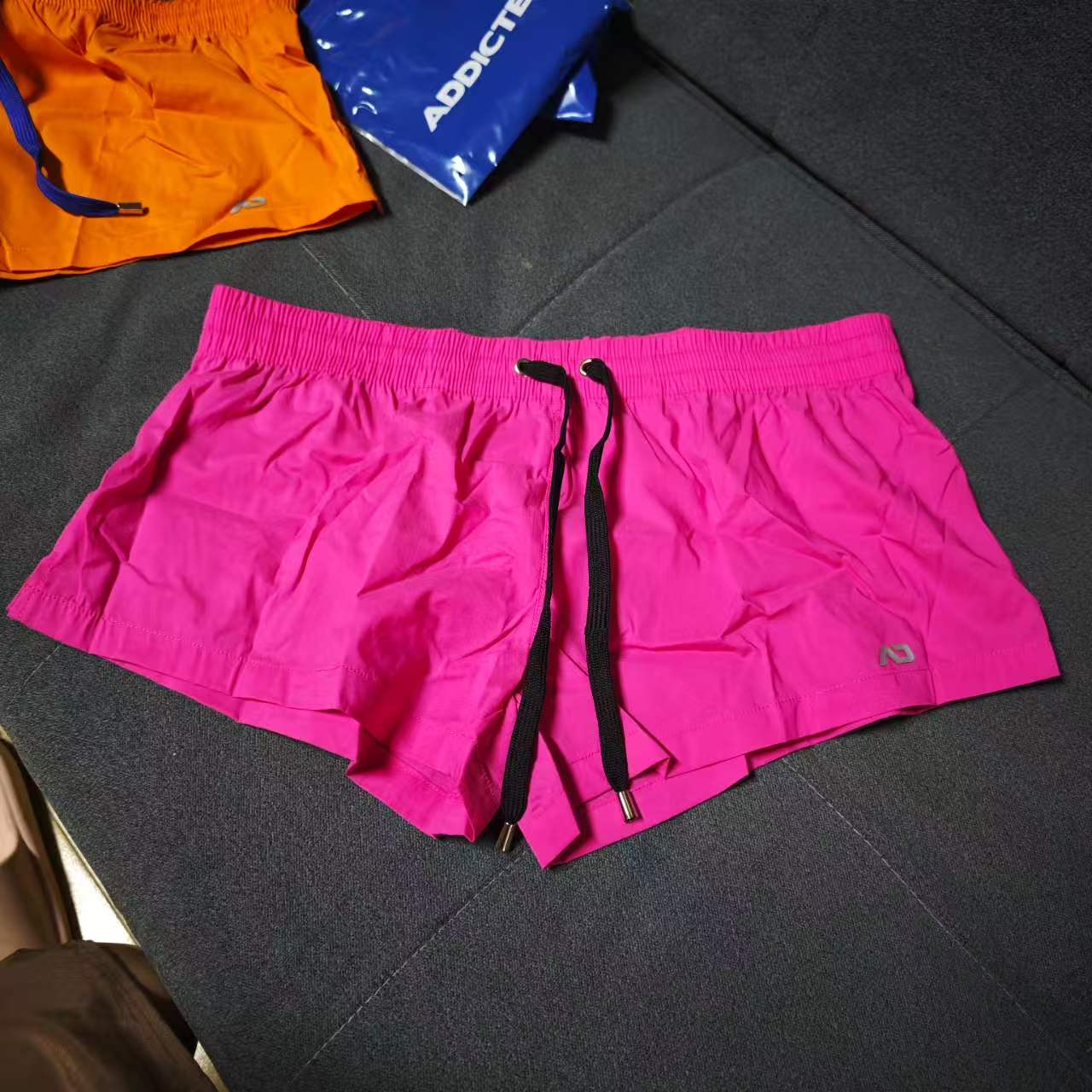 2026 real shot Nieuwe trunks heren klassieke effen kleur driepunts sneldrogende laagbouw strandbroek heren sportshorts BS306