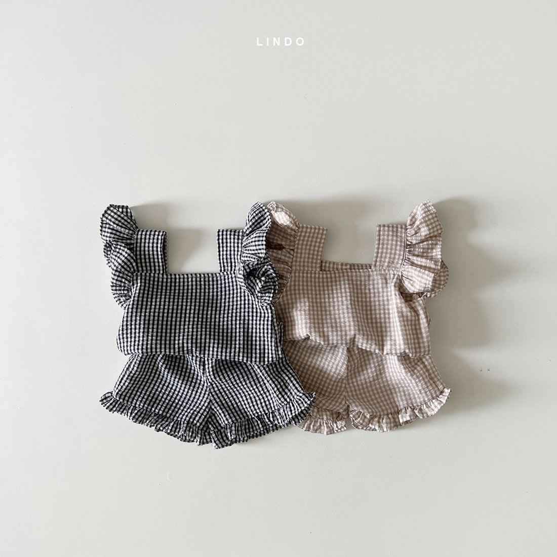 Conjunto de ropa a cuadros para niña, camiseta de manga con volantes, Top y pantalones cortos, conjunto Simple, Accesorios de verano para bebé recién Nacido