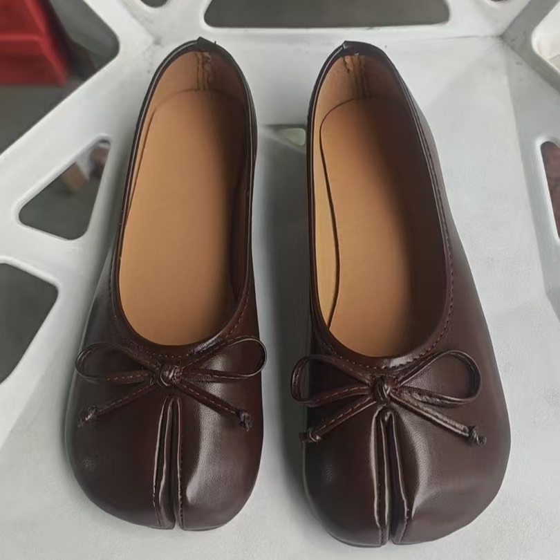 Letnie damskie buty Tabi Ninja z kokardką, płaskie, z odkrytymi palcami, typu Pig Toe, dla leniwych, buty z końskim kopytem, damskie mokasyny z dzielonym palcem, loafersy, klapki.