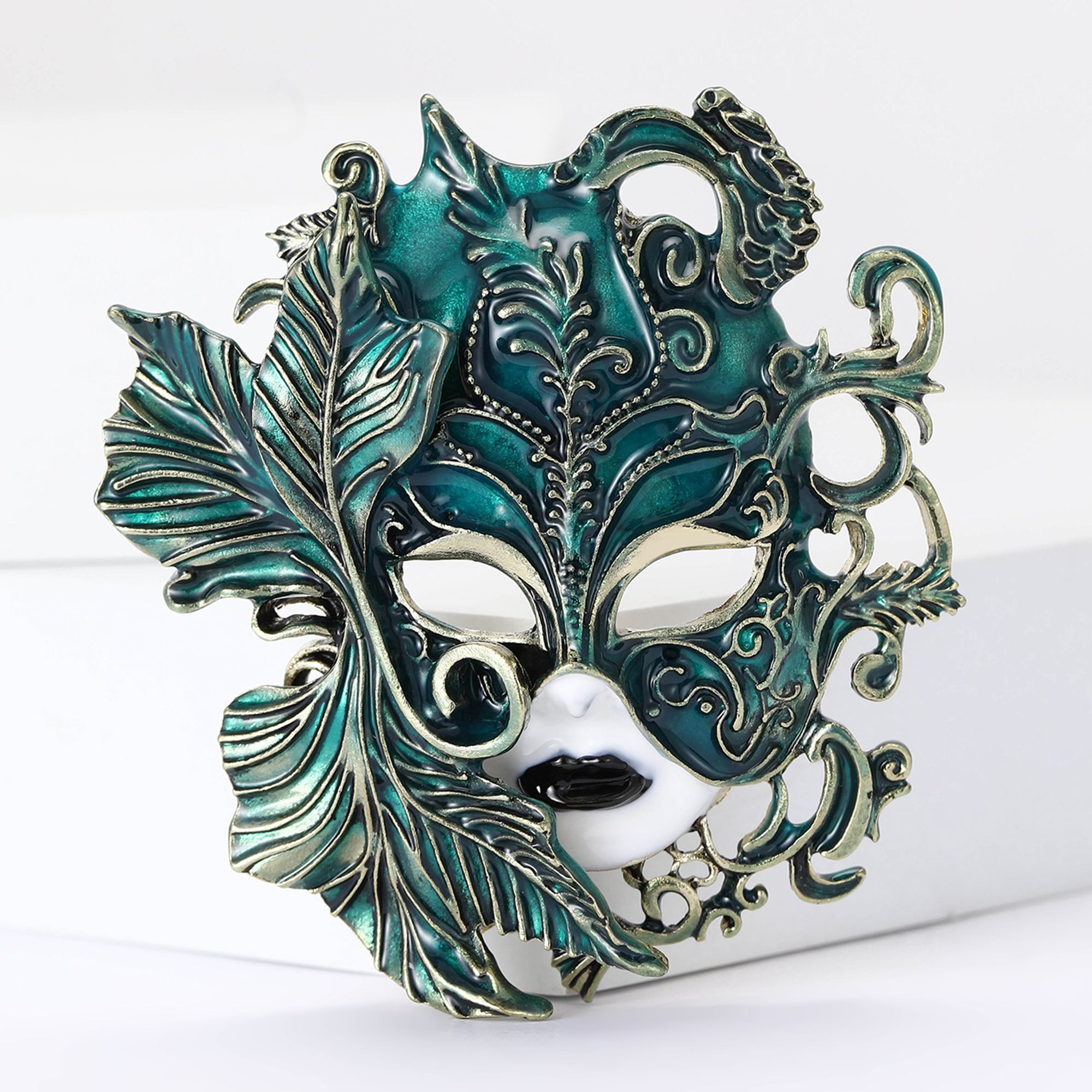Mode Emaille Maske Broschen für Frauen Gesicht Pins Halskette Event Neue Luxus Geschenke Party Rucksack Dekoration Kleidung Zubehör
