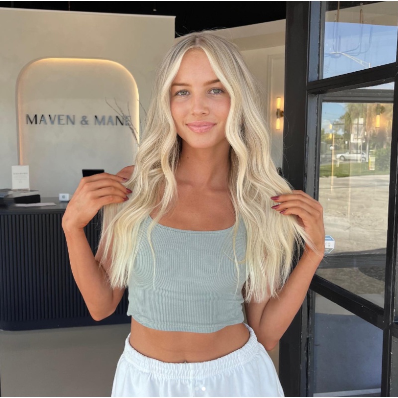 Peruka syntetyczna 22'' Ombre z ciemnymi odrostami, popielaty blond, przedziałek na środku, blond peruka, peruka dla pacjentek po chemo, na łysienie, do cosplayu, ręcznie robiona.