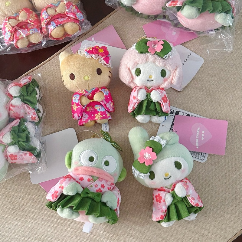 Chaveiro de pelúcia Hangyodon My Sweet Piano Melody, estilo desenho animado, com tema matcha, kawaii, com kimono preto, Hello Kitty, boneca de pelúcia macia, pingente para bolsa.