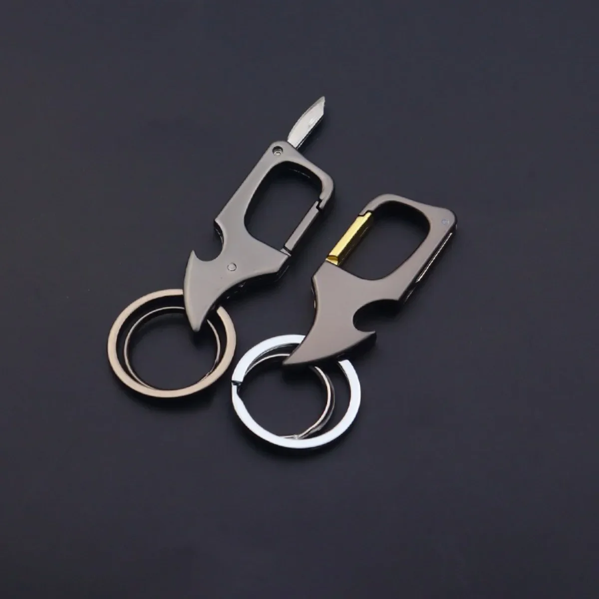 ผู้ชายมัลติฟังก์ชั่พวงกุญแจที่เปิดขวด Anti-Lost พวงกุญแจรถ Creative เอวแขวน Design