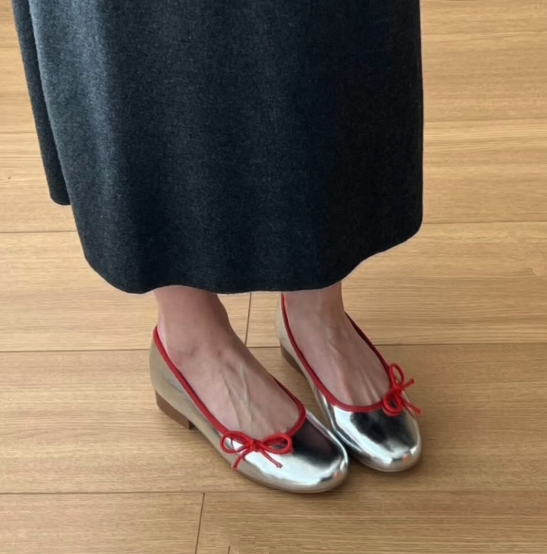 Sapatilhas femininas de couro prateadas/laranjas com laço, macias, casuais, de bico redondo, de luxo, de grife, estilo slip-on, em promoção.