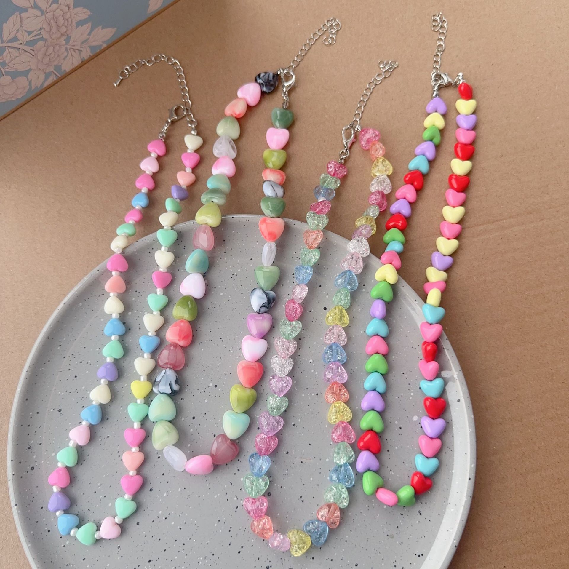 Y2K Harajuku Colorful Resin Acrylic Heart Beaded Choker Collar Necklace For Women Sweet Aesthetic Charm Goth Jewelry Accessories