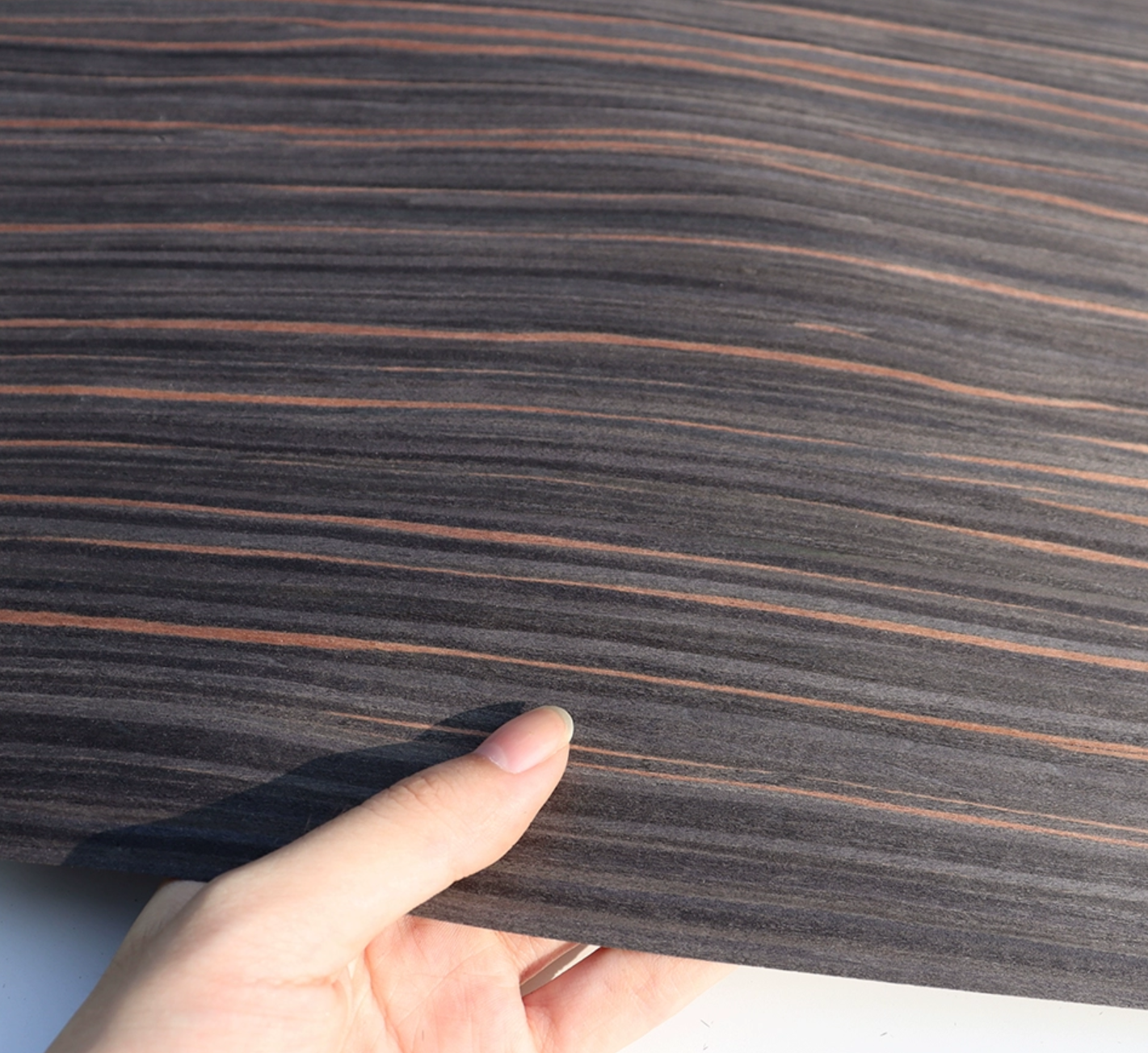 Größe: 2,5 x 0,58 Meter, Dicke: 0,25 mm, edle schwarze Gold-Technologie, Holzhaut, Heimlautsprecher, Auto-Innenraum-Furnier-Dekoration