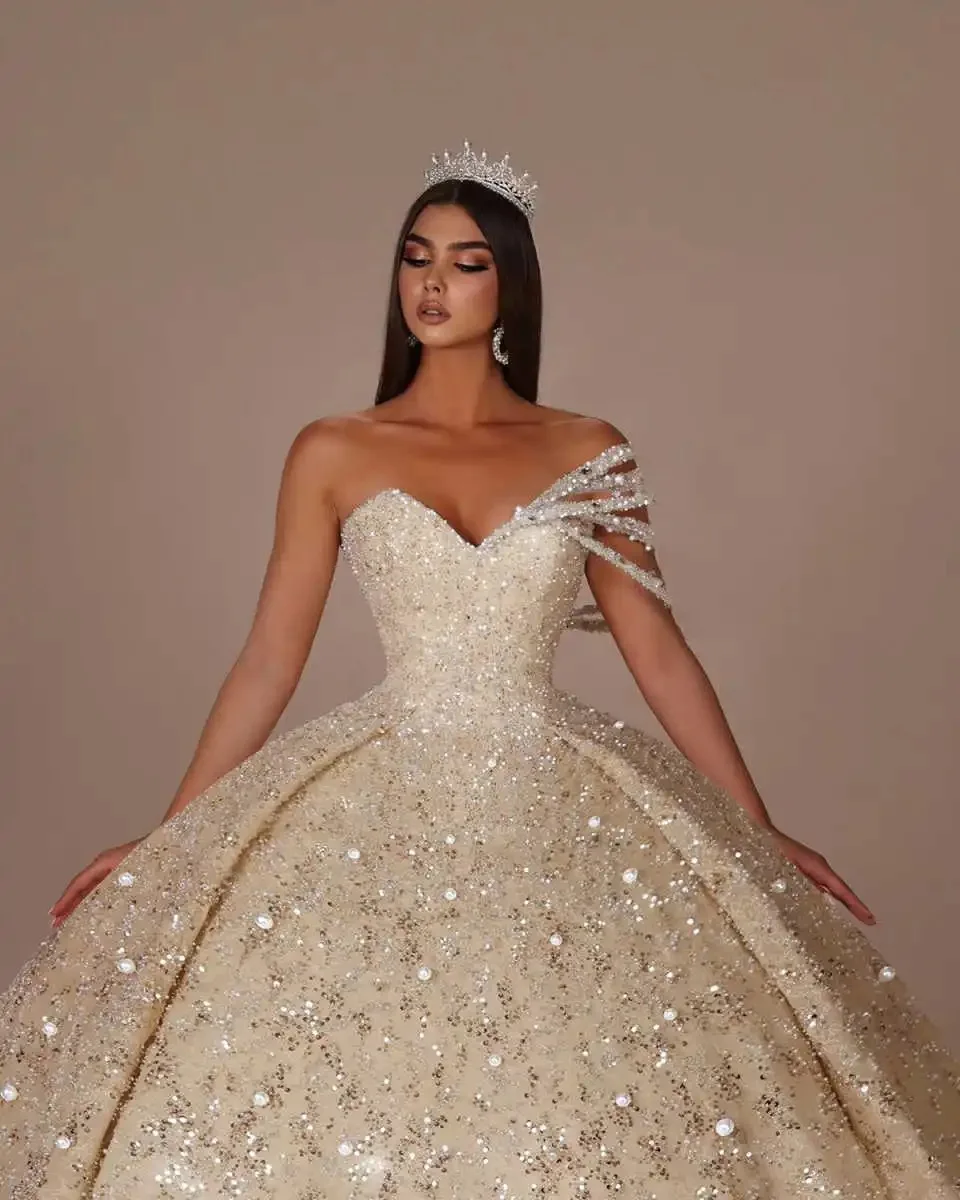 Vestidos de Novia Personalizados con Escote Corazón y Un Hombro Descubierto, Vestido de Gala con Cuentas y Cola Larga
