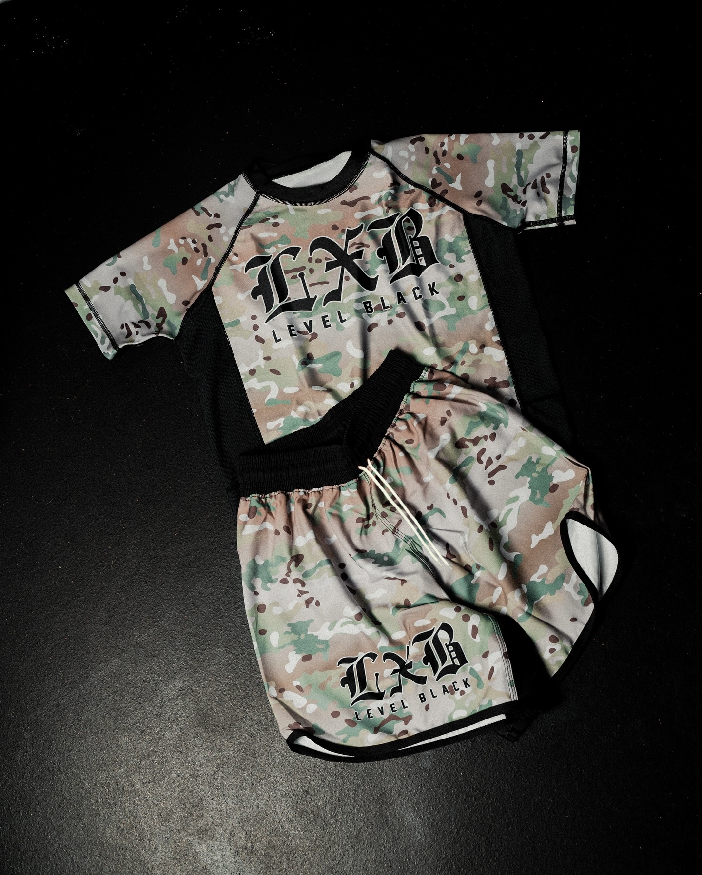Nowy zestaw sportowy LXB Level Black Camo na rok 2025, męski, szybkoschnący rashguard i spodenki, oddychający strój treningowy MMA, odzież sportowa streetwear