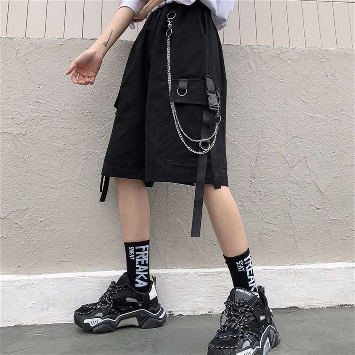 2026 Black Shorts With Chain Summer Casual Fashion Boardshort Bermuda Male Drawstring Elastic Waist With Chain Beach Shorts Men
