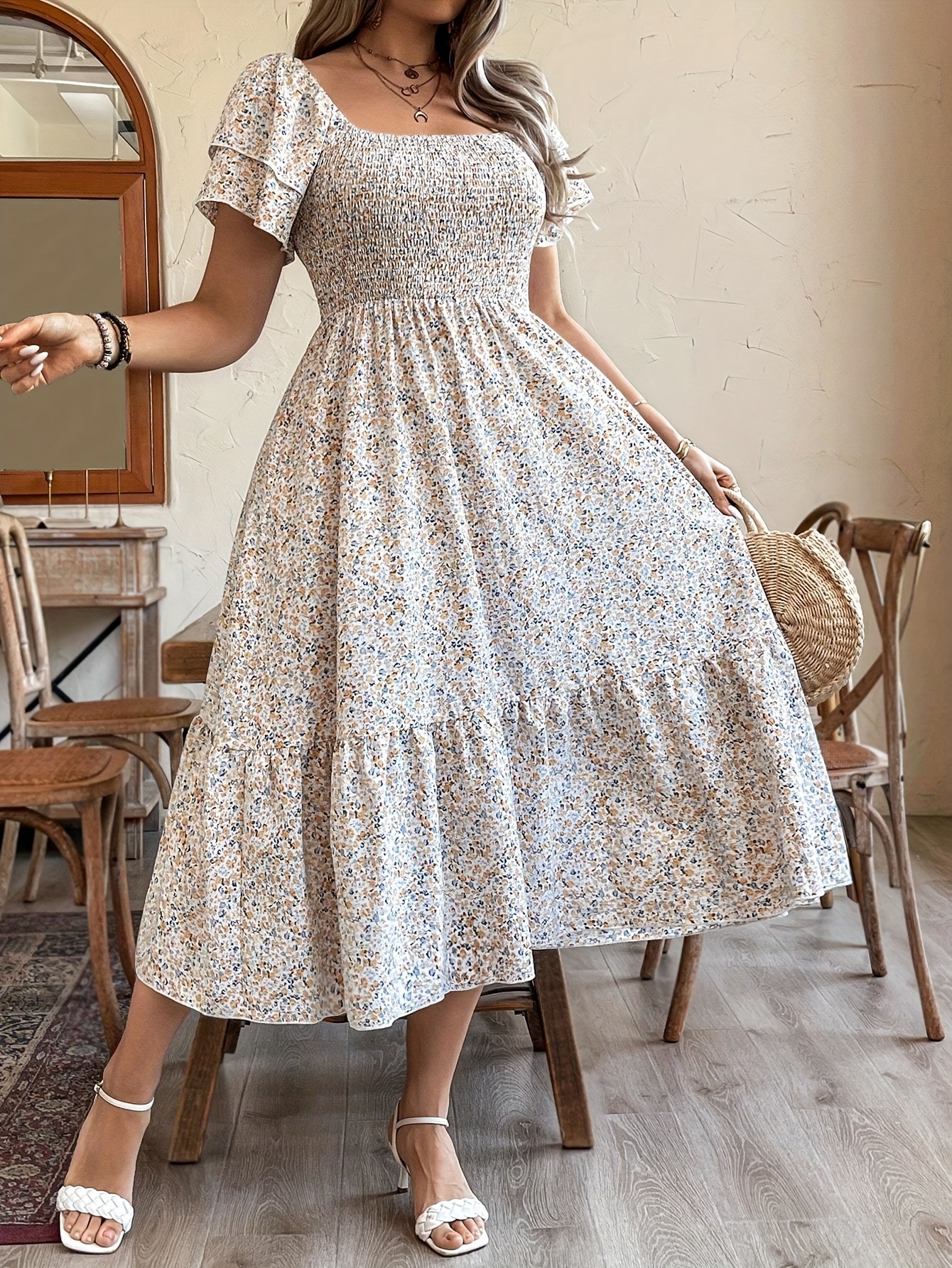 Vestido Longo Plus Size com Estampa Floral Romântica, Decote Quadrado, Cintura Elástica e Barra em A para Mulheres, Vestido Casual para Férias