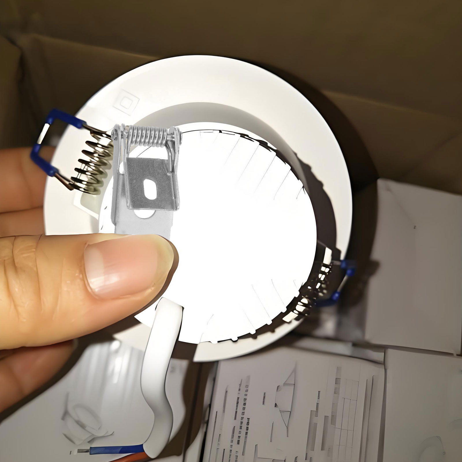 10 個ダウンライトスプリングクランプ金属クリップ埋め込み照明ハードウェアスポットライト器具安全な交換アクセサリー