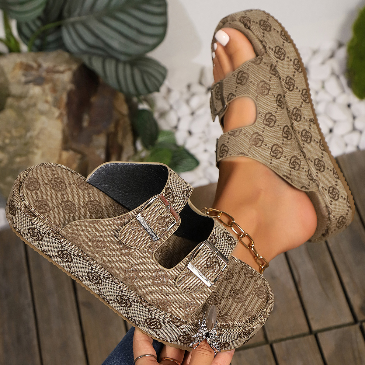 Pantofole da donna con stampa per le vacanze estive pantofole da viaggio per le vacanze da spiaggia sandali con doppia fibbia piattaforma di moda pantofole da casa scivoli da donna
