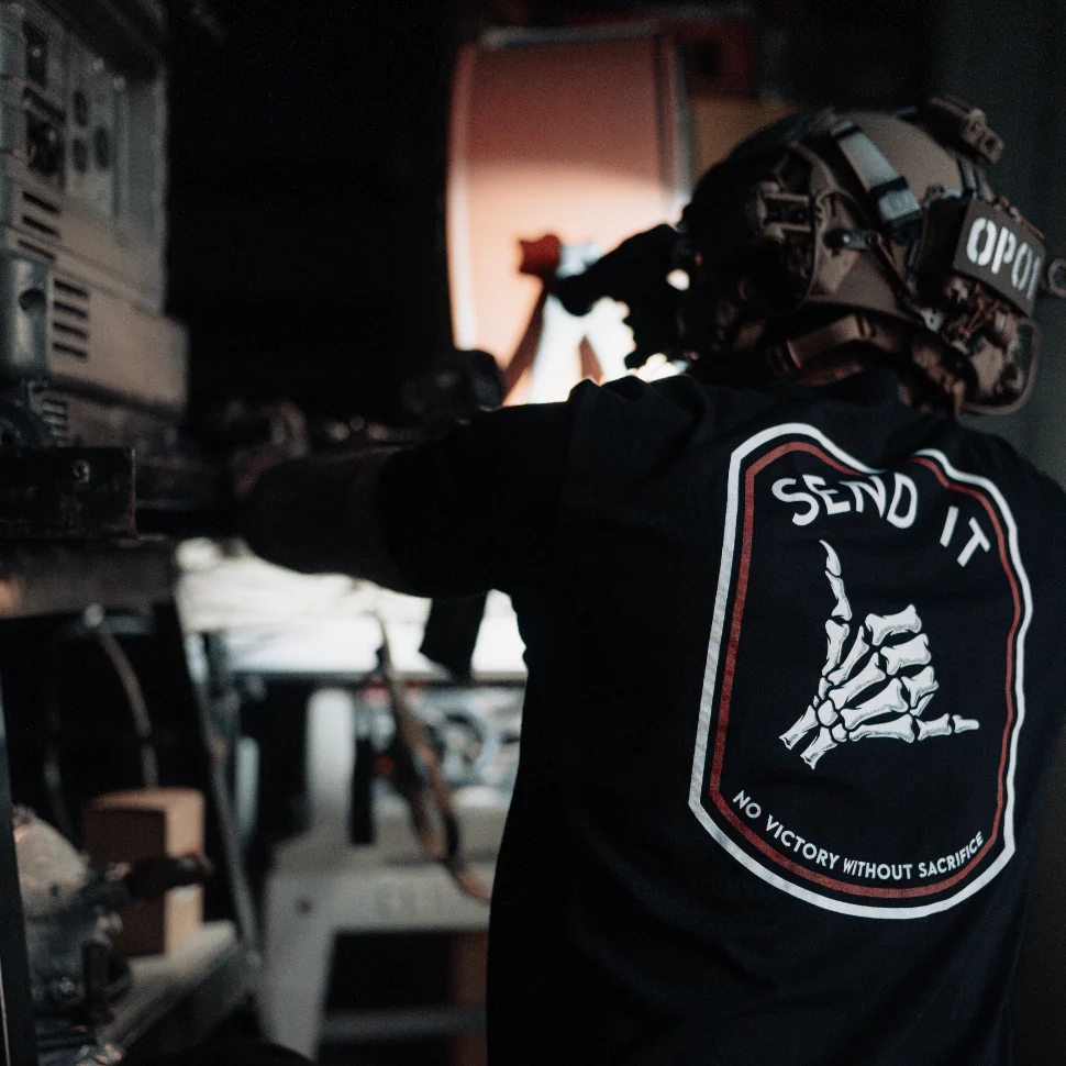 Send It T-shirt – Savage Tacticians uitlaatventilatie voor koeling, geschikt voor sportkleding