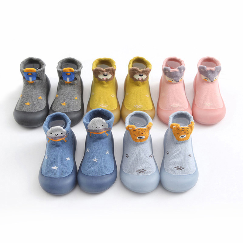 Meias para bebês, sapatos infantis para primeiros passos, padrão de desenho animado, sola macia e antiderrapante, sapatos de chão de borracha confortáveis para meninos e meninas