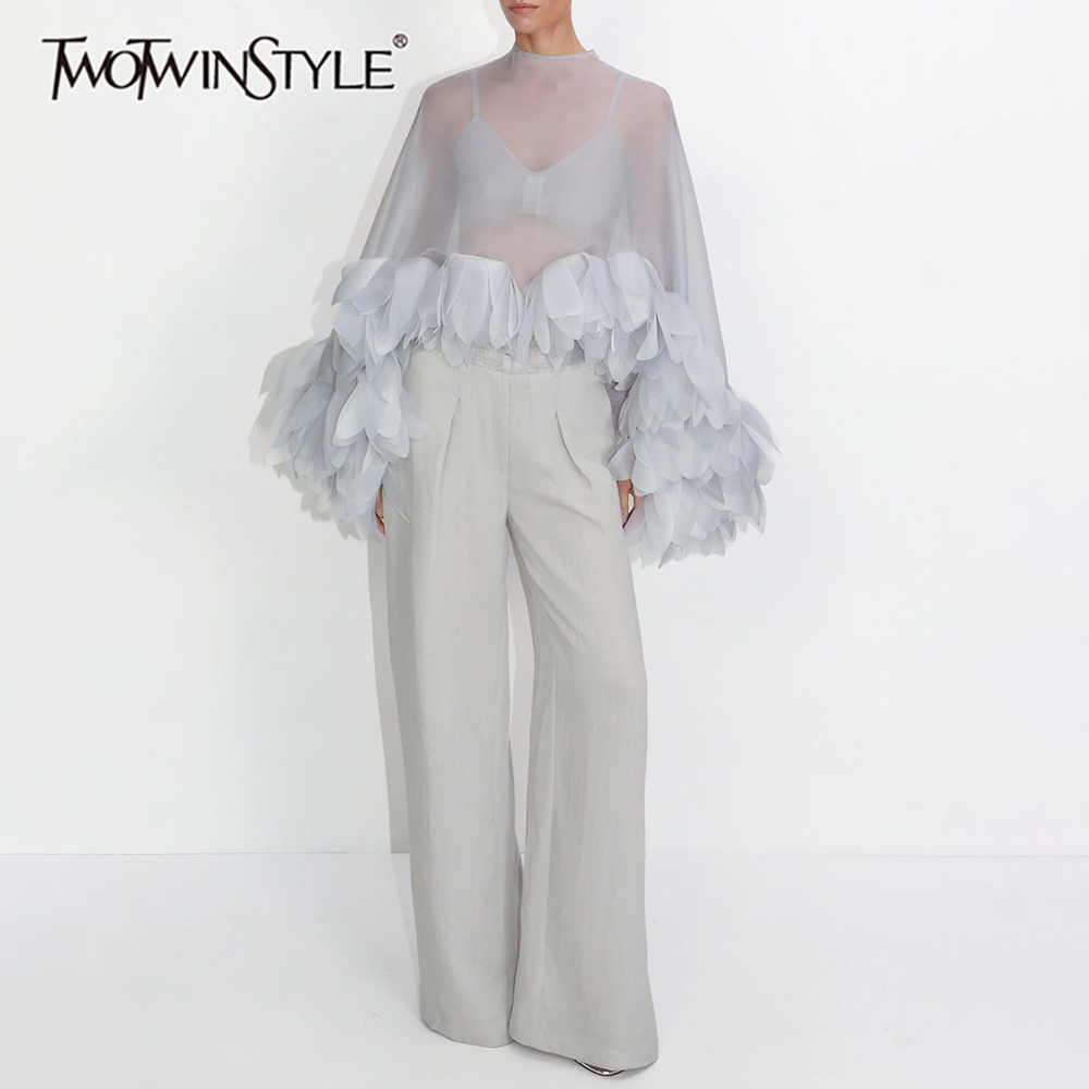 Chemisier transparent gris clair TWOTWINSTYLE pour femme, col montant, manches longues, design à volants, idéal pour le style urbain