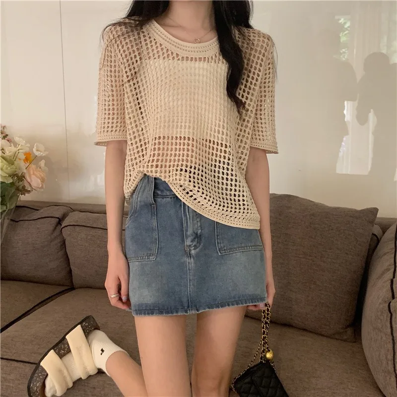 Zomer dun ontwerp uitgeholde trui met korte mouwen Dameskleding Niche losse, bijpassende klassieke stijl kieltop mode