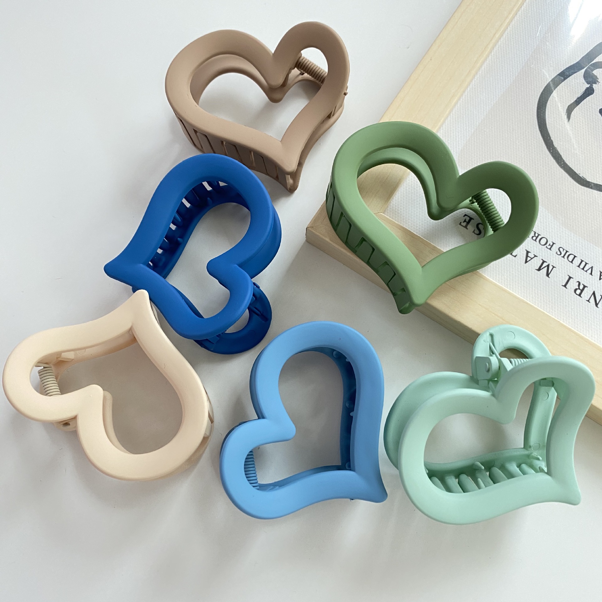 Nieuwe Mode Trompet Retro Liefde Hart Frosted Haarspeld Haar Klauw Haarspeldjes voor Vrouwen Meisje Haaraccessoires Hoofddeksels Groothandel