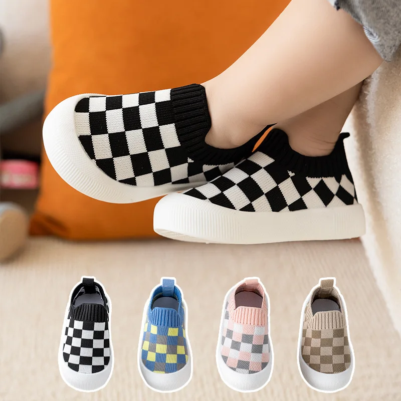 2025 ฤดูใบไม้ผลิใหม่ SLIP-ON รองเท้าเด็กวัยหัดเดิน Baby First Walkers ชายหญิงฤดูใบไม้ร่วงลื่นคลาสสิกลายสก๊อตรองเท้าผ้าใบกีฬารองเท้า