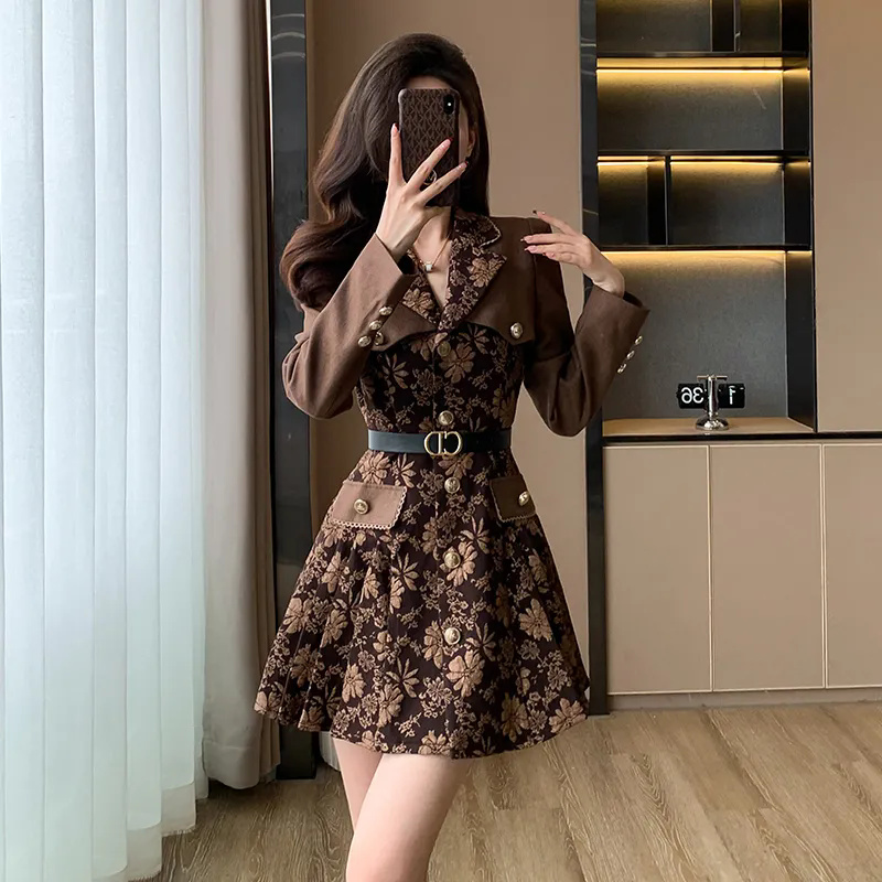 ชุดสูทผ้าแจ็คการ์ดไฮเอนด์สำหรับผู้หญิงโชว์อารมณ์ที่เพรียวบางผ้าลมมีกลิ่นหอมขนาดเล็กผ้าพันเอวบางร้อยกระโปรงมีจีบ