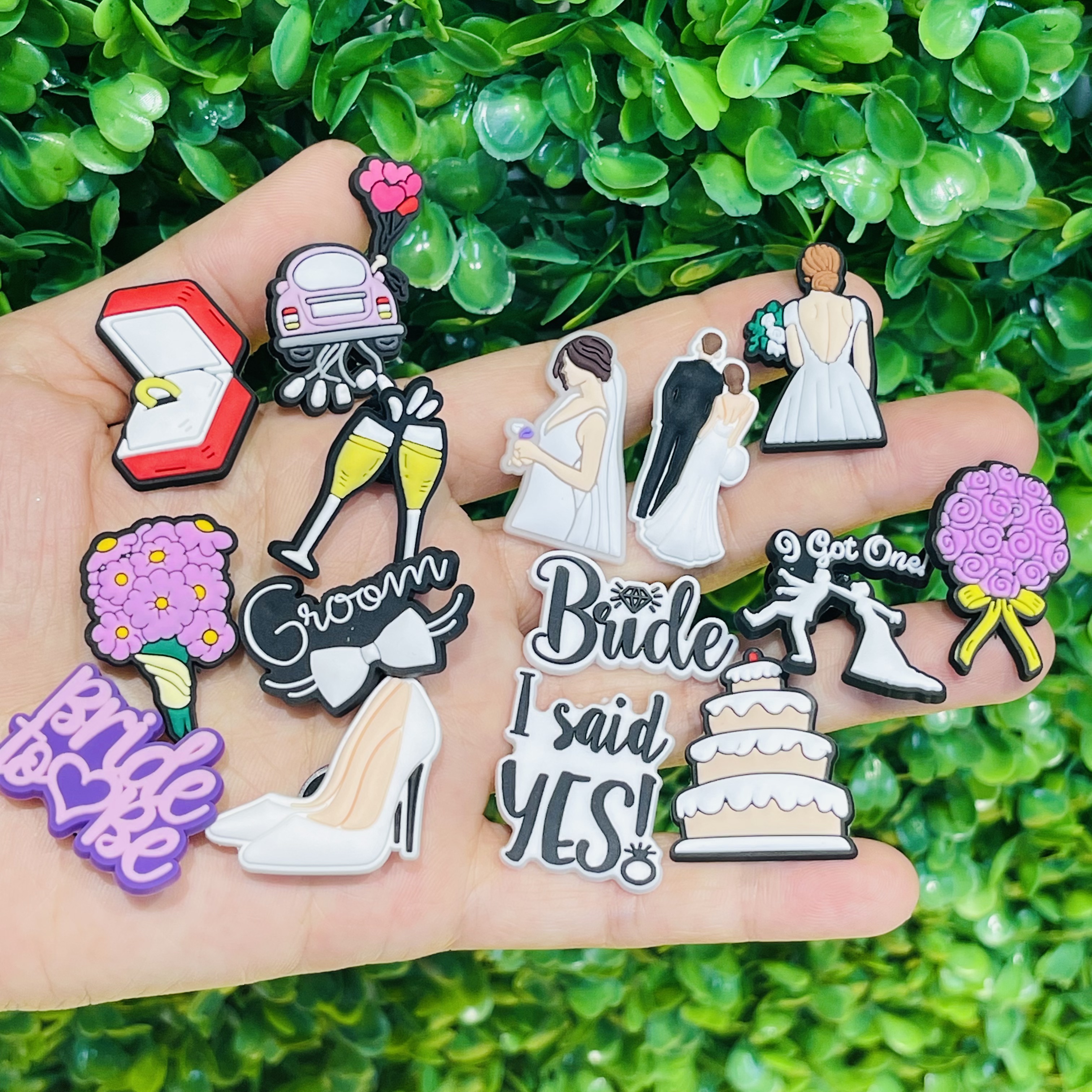 Baru kedatangan 1-15 buah pengantin pria untuk menjadi PVC pernikahan taman gesper sepatu DIY aksesoris bakiak cocok dengan gelang dewasa