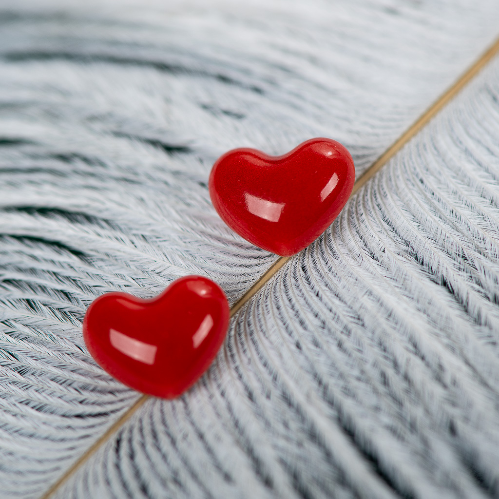 Exquisitos pendientes de cerámica con forma de corazón de amor, Pin de Metal antialérgico Multicolor, moda # LY101