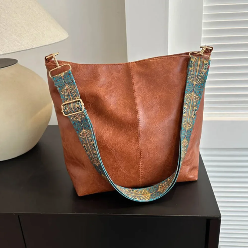 Tas selempang kulit PU wanita, gaya Vintage warna Solid tas selempang bahu kapasitas tinggi sederhana tali lebar tas selempang