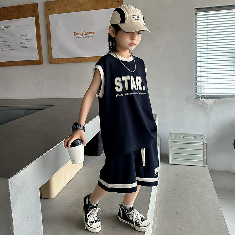 UNITIM Set 2 Pezzi Estivo per Ragazzi con Stampa Lettering, Completo Canotta e Pantaloncini, Tuta Sportiva a Maniche Corte per Adolescenti