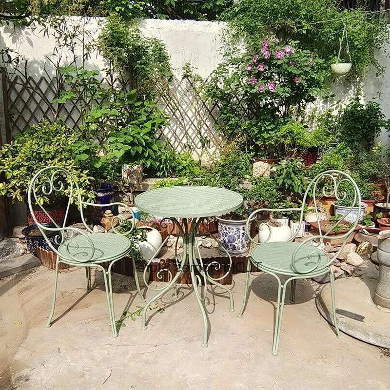 Europese ijzeren openlucht terrasmeubilair buitenset voor huis tuinmeubelsets minimalistische balkon buitentafel en stoelset