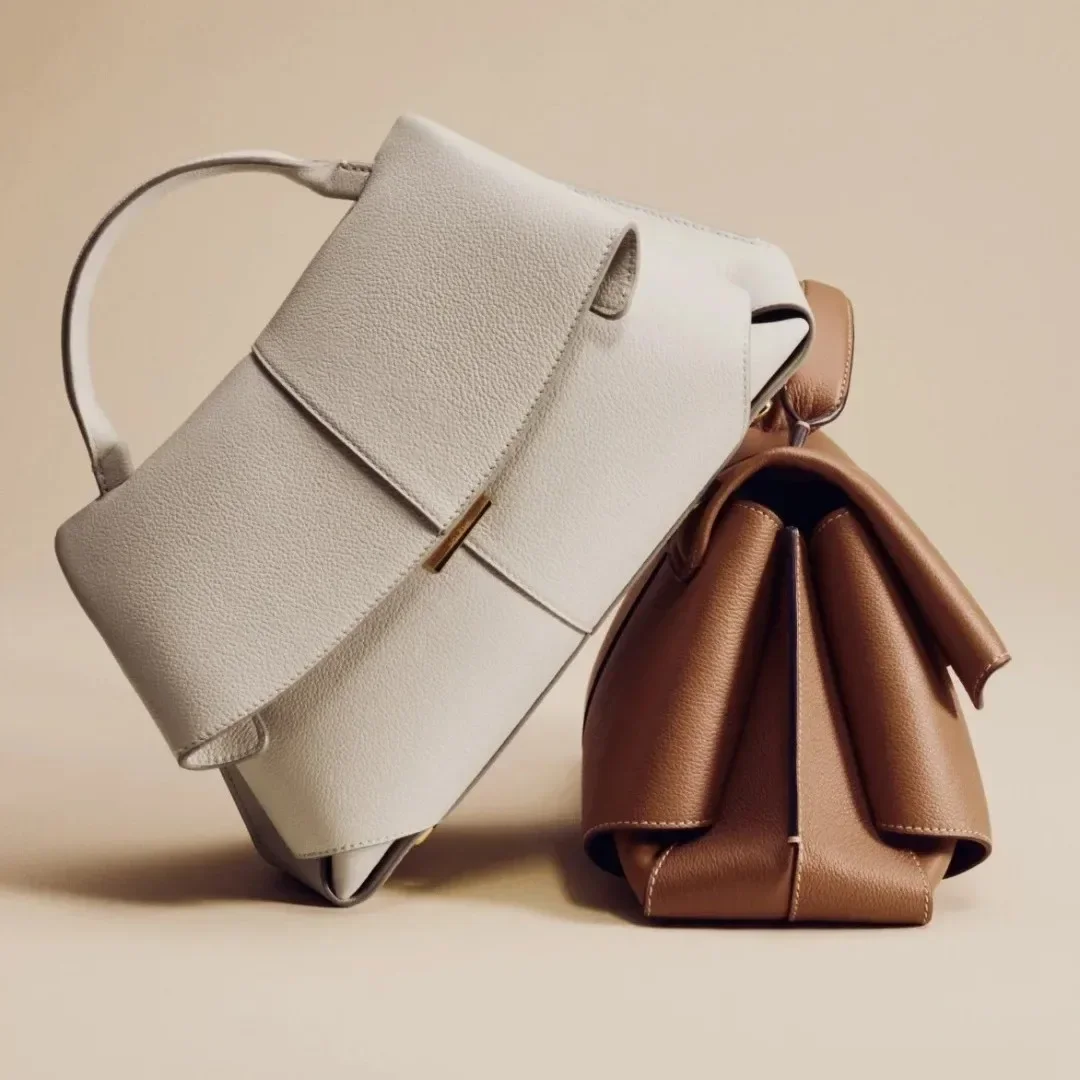 Elegancka, plisowana, luksusowa skórzana torebka damska, stylizowana na elegancki, miejski styl, z pojemnym wnętrzem, modna torba do noszenia na co dzień.